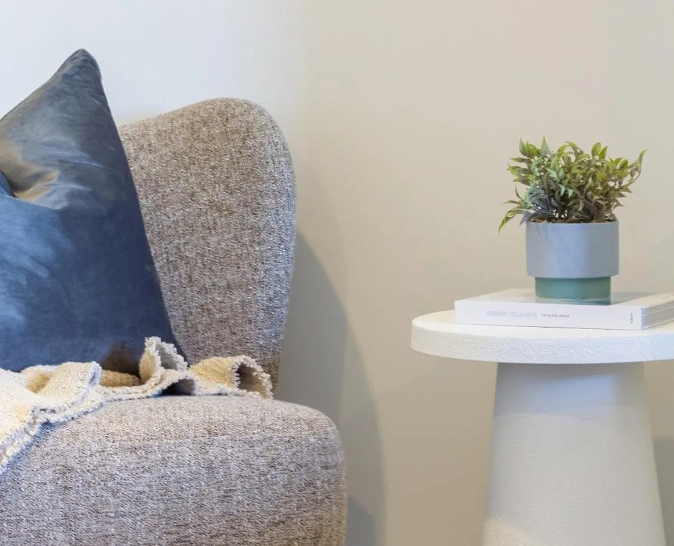 Explore From 8 Wilmer: Upper Level Cozy Studio Christchurch