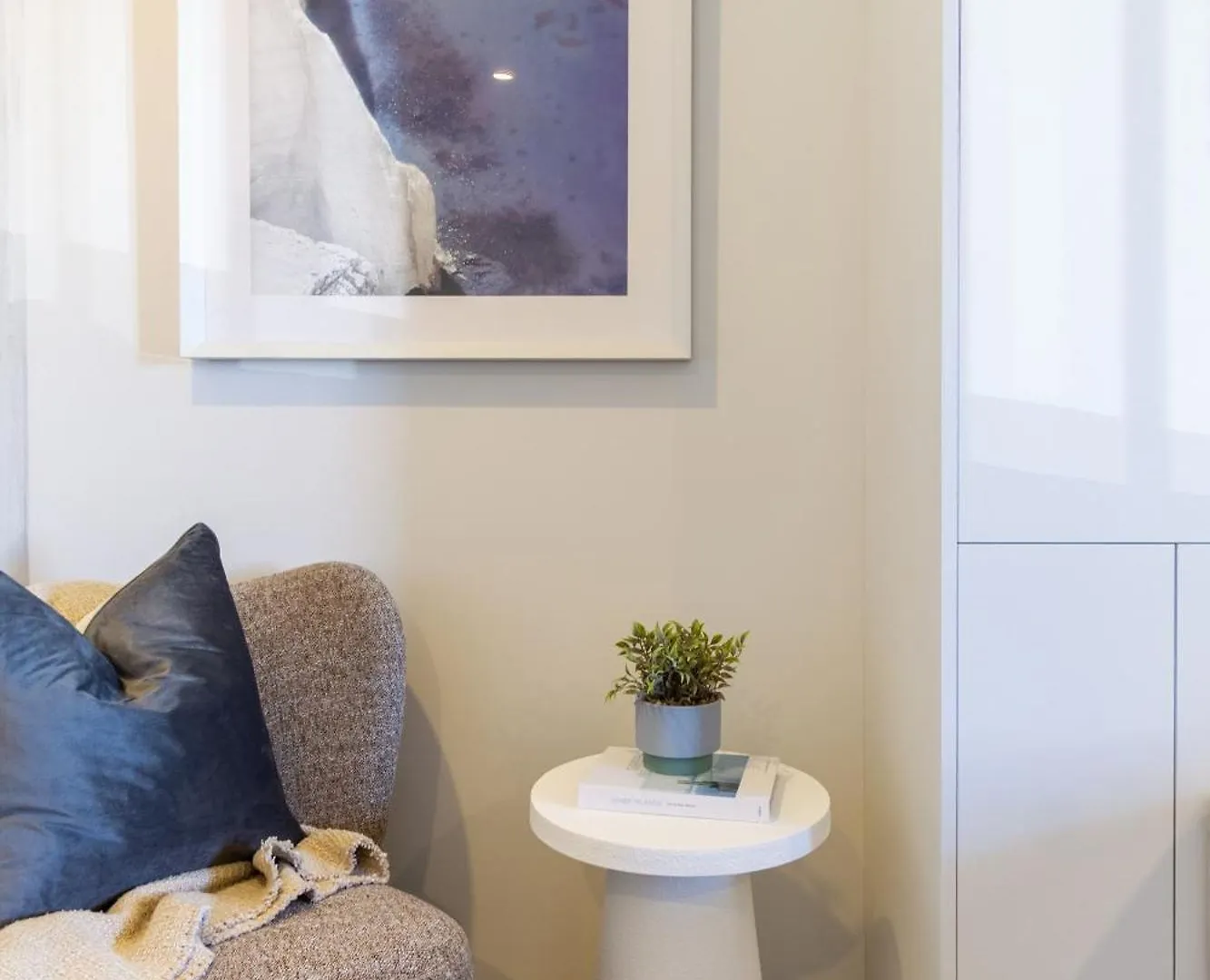 Explore From 8 Wilmer: Upper Level Cozy Studio Christchurch New Zealand